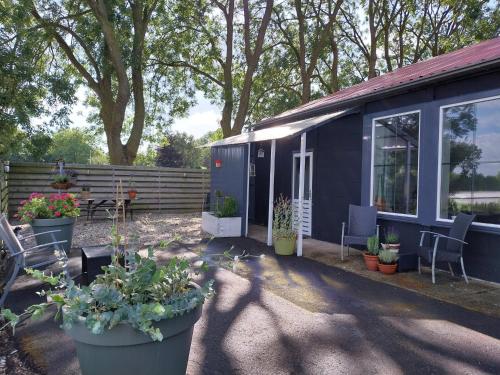 a blue house with plants in front of it at Vakantiewoning Hem in Hem