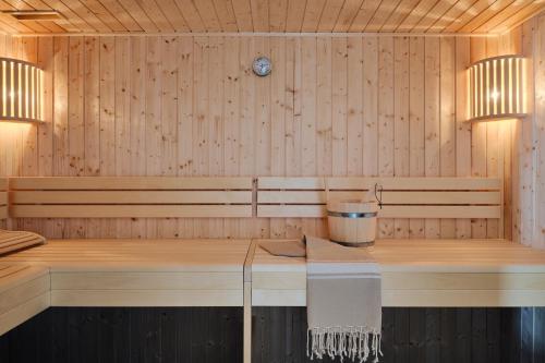 a sauna with a table in the middle of it at Apartment "Pine Hill Green" in Zirchow