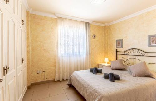 Posteľ alebo postele v izbe v ubytovaní Fantastic View Terrace Apt By Dream Homes Tenerife