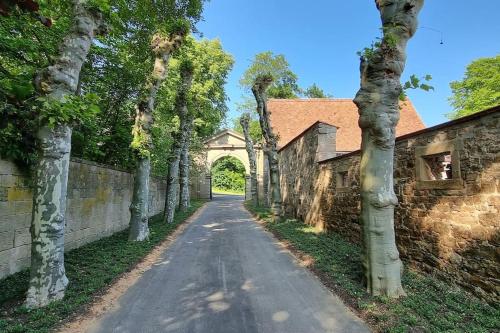 an alley way with an archway in a building at Schloss Kirchschönbach bei Prichsenstadt in Prichsenstadt