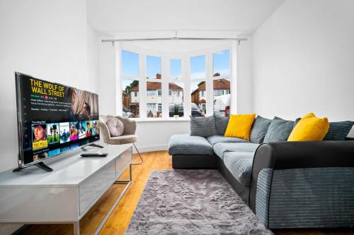 a living room with a couch and a tv at The Rock, Elegant 4 Bedroom House, Solihull, close to NEC, sleeps 8 in Birmingham