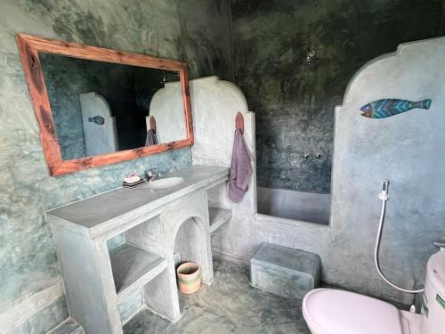 Ένα μπάνιο στο Mbibo House in the Shela Dunes