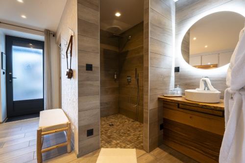 Ένα μπάνιο στο La Suite Bien Être & Luxe au Domaine du Moulin