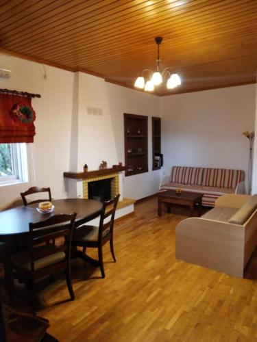 a living room with a table and a couch at Cozy Country house in Episkopí
