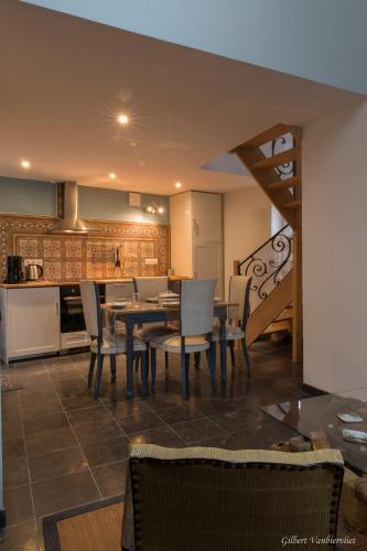 a kitchen and dining room with a table and chairs at B&B - La Cense du Pont in Bachy