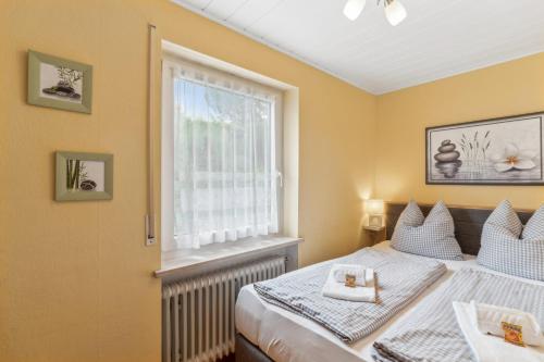 Postel nebo postele na pokoji v ubytování Fewo Roesle mit Hochgrat Blick