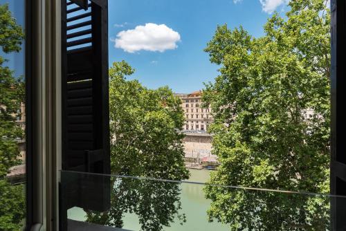 JOIVY Window on the Tevere