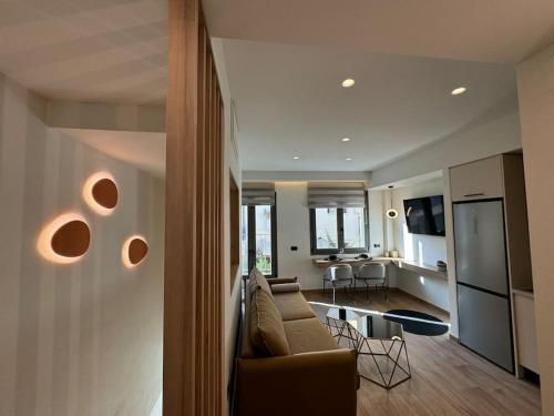 Venetian Gate- New, elegant apt in city centerにあるキッチンまたは簡易キッチン