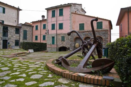 a statue of an anchor in front of a building at Hotel Garden Bocca di Magra in Bocca di Magra