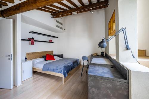 Quiet Designer Flat with Private Rooftop Terrace