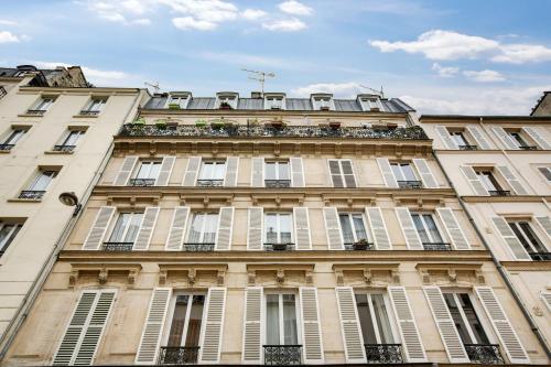 Chic studio with terrace in Paris