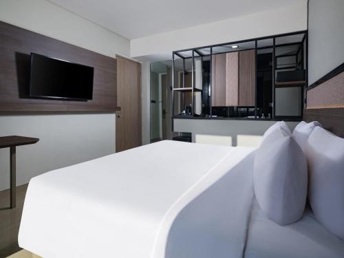 Ένα ή περισσότερα κρεβάτια σε δωμάτιο στο Hotel Santika Blitar