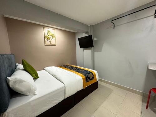 a bedroom with a bed and a flat screen tv at SS Grey Hotel 2 in Kuala Lumpur