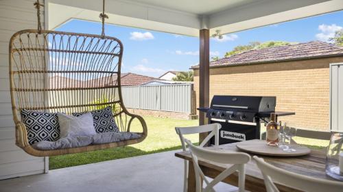 エメラルド・ビーチにあるWillows at Sandy Beach -Walk to beach, Stylish Family Homeのギャラリーの写真