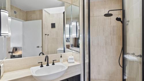 Un baño de Penthouse 3804 - Rooftop Spa, Oceanview, Beach