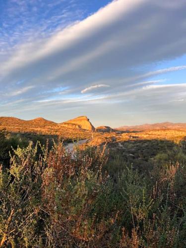 a view of a desert with mountains in the background at CASA LEÓN - Freistehendes Gästehaus mit 3 Zimmer, Vivienda Rural VTARAL01089 in Sorbas
