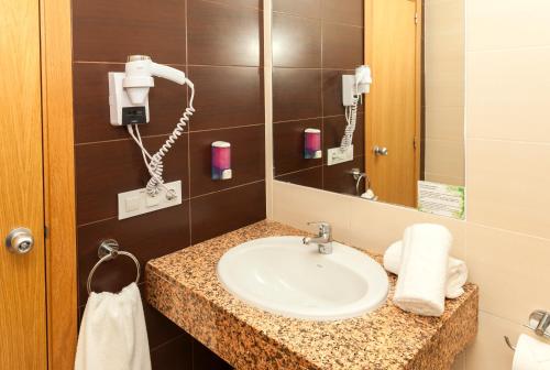Koupelna v ubytování Hotel Gala Placidia 3'''sup
