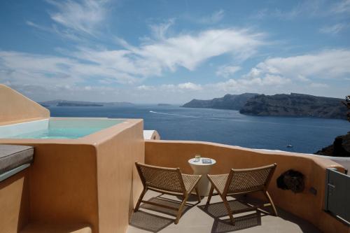 Annouso Villa with Hot Tub by Caldera Houses