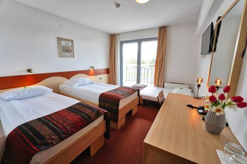 Postel nebo postele na pokoji v ubytování Hotel Krek Superior