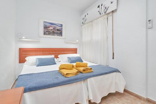 Ένα ή περισσότερα κρεβάτια σε δωμάτιο στο Apartamento Velimar a pie de playa