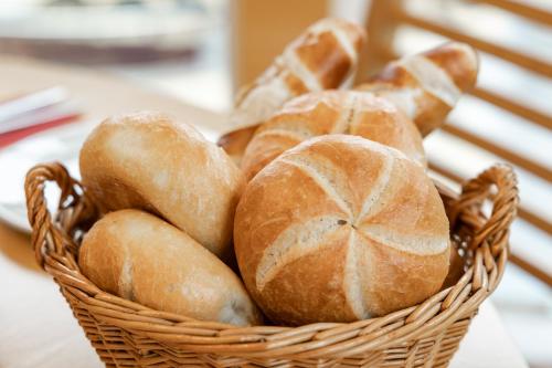 a basket filled with loaves of bread on a table at Ferienwohnen Mattle MIT IM RUCKSACK die SILVRETTA CARD PREMIUM in Kappl