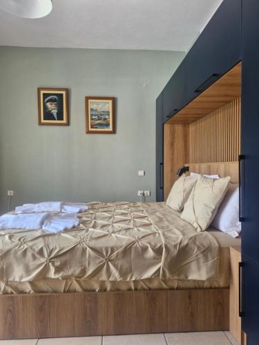 Postel nebo postele na pokoji v ubytování Julie Apartment