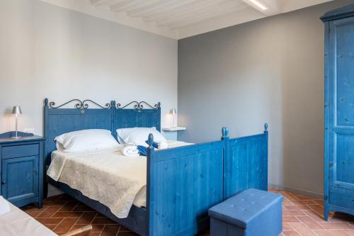 a bedroom with a blue bed and blue cabinets at La Casina in Foiano della Chiana