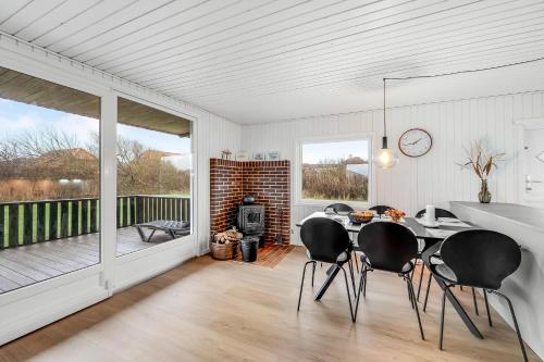 Un balcon sau o terasă la Lovely Newly Renovated Holiday House - 1005