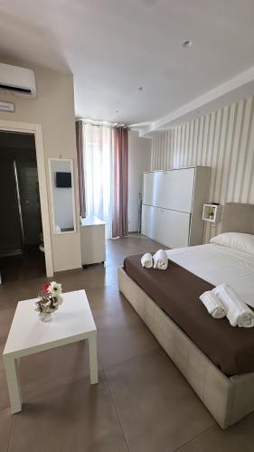 Una cama o camas en una habitación de Philip Royal