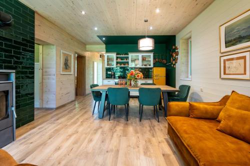 a kitchen and living room with a table and chairs at reBORONA in Őriszentpéter