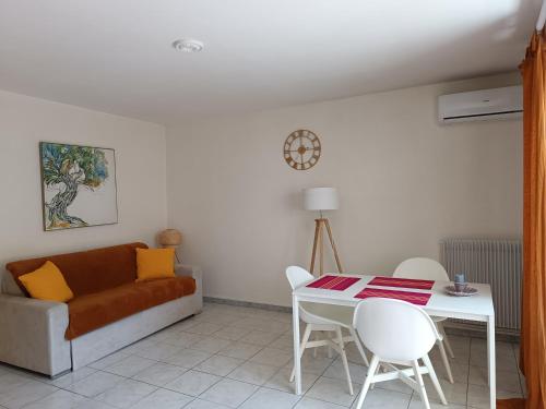 Gallery image of Studio les Pins in Saint-Laurent-du-Var