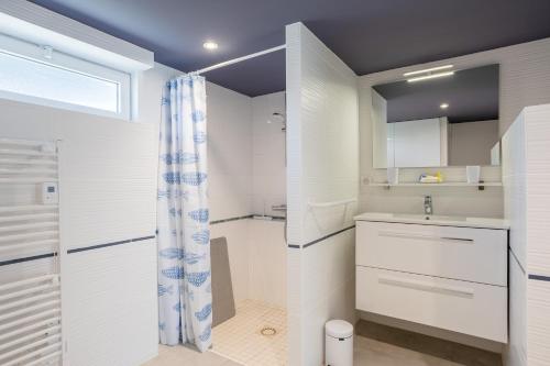 Ένα μπάνιο στο Maison à 15 min du centre ville