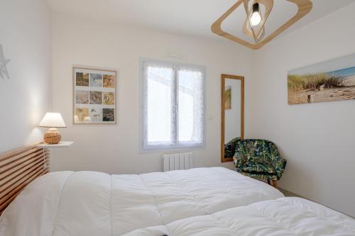 Ένα ή περισσότερα κρεβάτια σε δωμάτιο στο Maison à 15 min du centre ville