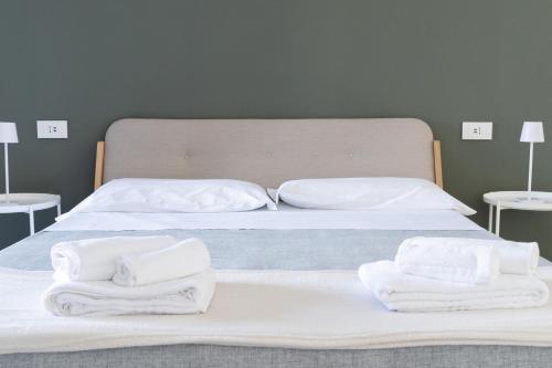 two beds with white towels on top of them at Villa Angela Suite in Taranto