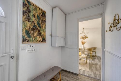 a hallway with a door leading to a dining room at ZACH N SPA maison 20 min Paris et Aéroport CDG in Livry-Gargan