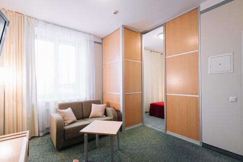 Posezení v ubytování Rixwell Viru Square Hotel