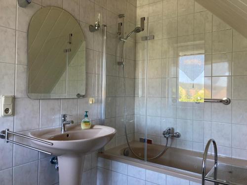Bilik mandi di Haus Granitzblick