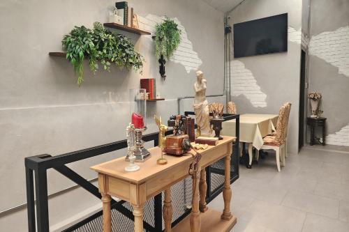 a room with a table and a table with a dining room at J PLACE HOTEL in Bangkok