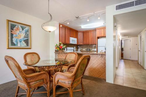 a kitchen and dining room with a table and chairs at Aston Kona By The Sea in Kailua-Kona
