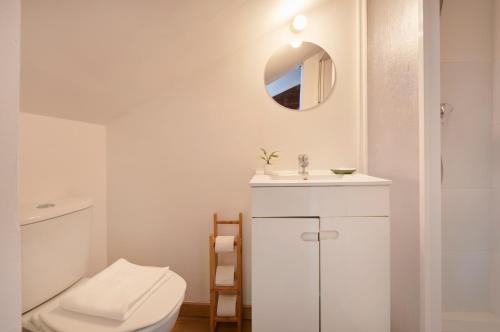 Bairro Alto Nightlife Hub, By TimeCooler