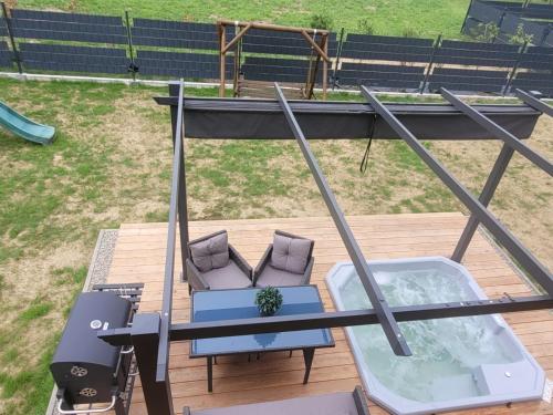 an overhead view of a patio with a hot tub and a table and chair at Parkcity SPA Domek z jacuzzi w górach in Biała Niżna