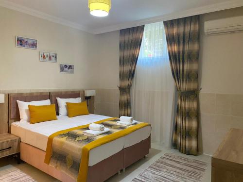 Ένα ή περισσότερα κρεβάτια σε δωμάτιο στο Alfa Apart Hotel