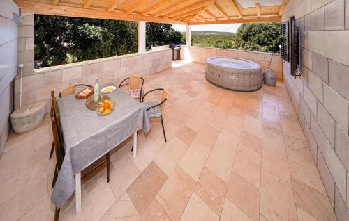 Beautiful Home In Selca With Wifi