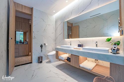 Ένα μπάνιο στο Izumi Boutique Hotel