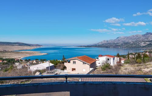 a view of a lake from a house at Stunning Home In Rovanjska With Wifi in Rovanjska