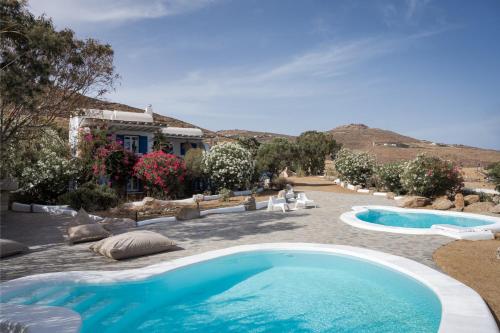 Bazén v ubytování Bougainvillea Comfort Villa Mykonos nebo v jeho okolí
