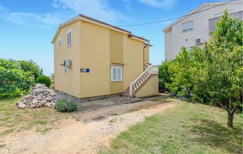 2 Bedroom Nice Apartment In Privlaka