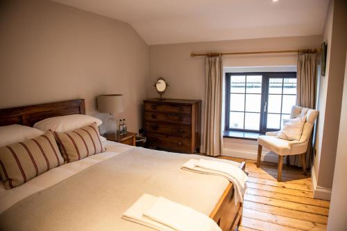 Postel nebo postele na pokoji v ubytování Rustic Heritage Farm Cottage, 2 Bed, Retreat