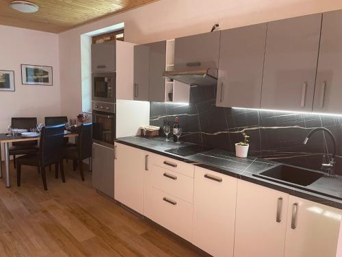 Η κουζίνα ή μικρή κουζίνα στο Apartmány Telnice - Medorhof