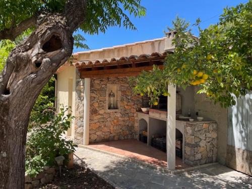 Afbeelding uit fotogalerij van Villa Sainte MaÏsse avec piscine in Solliès-Pont